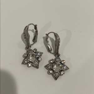Brand new/never worn Oscar de la renta earrings.